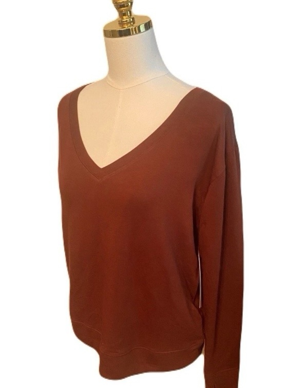 Athleta Long Sleeve Top Large Copper Brown V Neck Lightweight Thumb Holes - Picture 3 of 8